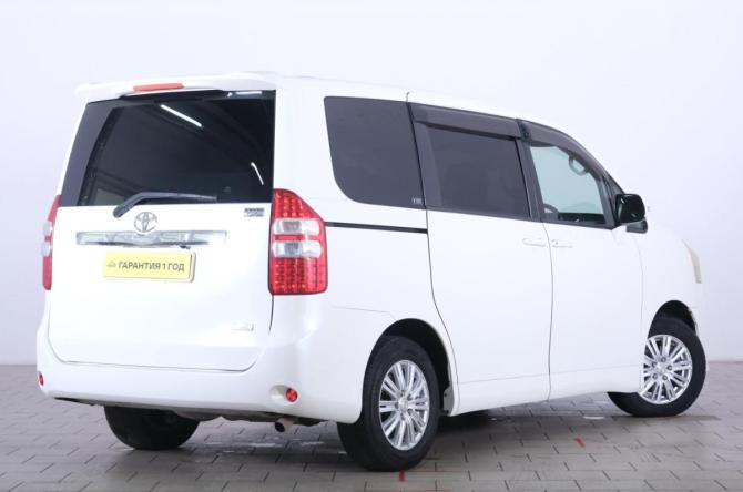 Toyota Noah II (R70) с пробегом 2010 года, цена 1 159 000 рублей, 281000 км, минивэн, Автокод Объявления