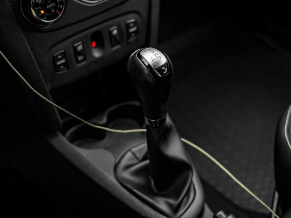 Renault Logan I Рестайлинг с пробегом 2015 года, цена 588 000 рублей, 217880 км, седан, Автокод Объявления