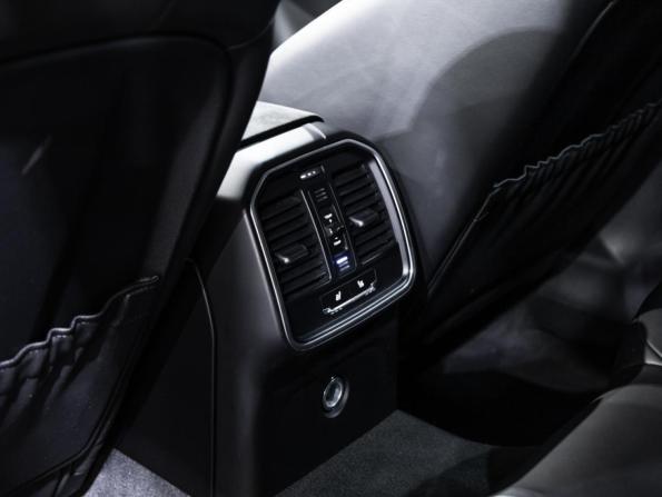 Porsche Macan I с пробегом 2016 года, цена 4 750 000 рублей, 81059 км, внедорожник, Автокод Объявления
