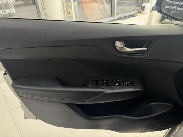 Hyundai Solaris II с пробегом 2018 года, цена 1 400 000 рублей, 60300 км, седан, Автокод Объявления