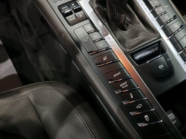 Porsche Macan I с пробегом 2015 года, цена 2 400 000 рублей, 157207 км, внедорожник, Автокод Объявления