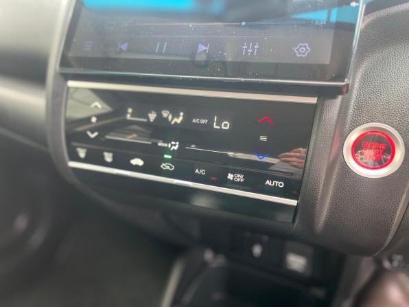 Honda Fit III Рестайлинг с пробегом 2019 года, цена 1 350 000 рублей, 30667 км, хэтчбек, Автокод Объявления