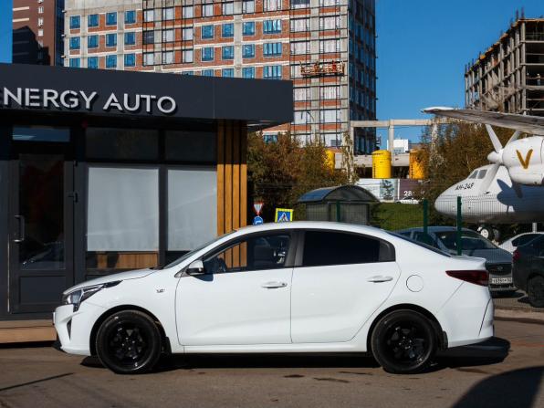 Kia Rio IV Рестайлинг с пробегом 2020 года, цена 1 469 000 рублей, 134673 км, седан, Автокод Объявления