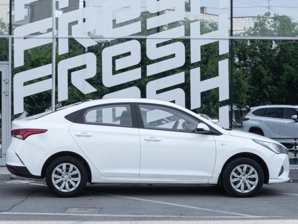 Hyundai Solaris II Рестайлинг с пробегом 2021 года, цена 1 289 000 рублей, 46848 км, седан, Автокод Объявления
