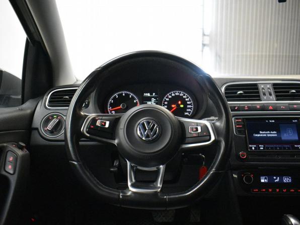 Volkswagen Polo V Рестайлинг с пробегом 2019 года, цена 1 449 000 рублей, 69673 км, седан, Автокод Объявления