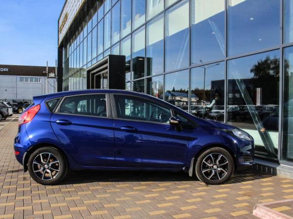 Ford Fiesta Mk6 Рестайлинг с пробегом 2016 года, цена 795 000 рублей, 71554 км, хэтчбек, Автокод Объявления