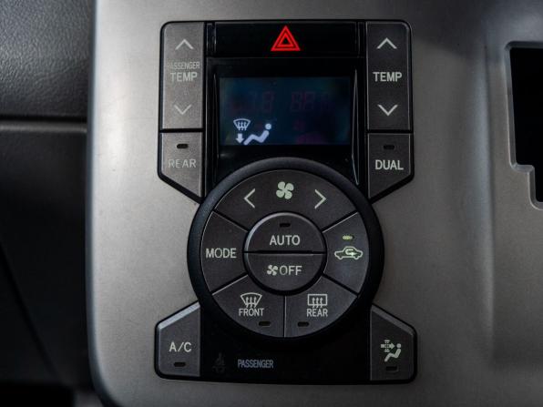 Toyota Noah II (R70) с пробегом 2007 года, цена 1 350 500 рублей, 199385 км, минивэн, Автокод Объявления