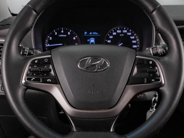 Hyundai Solaris II с пробегом 2017 года, цена 1 350 000 рублей, 124877 км, седан, Автокод Объявления