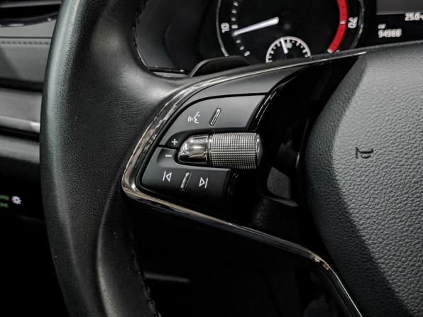 Skoda Octavia IV (A8) с пробегом 2021 года, цена 2 320 000 рублей, 94965 км, лифтбек, Автокод Объявления