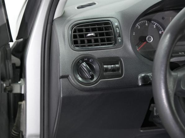 Volkswagen Polo V Рестайлинг с пробегом 2018 года, цена 970 000 рублей, 149000 км, седан, Автокод Объявления