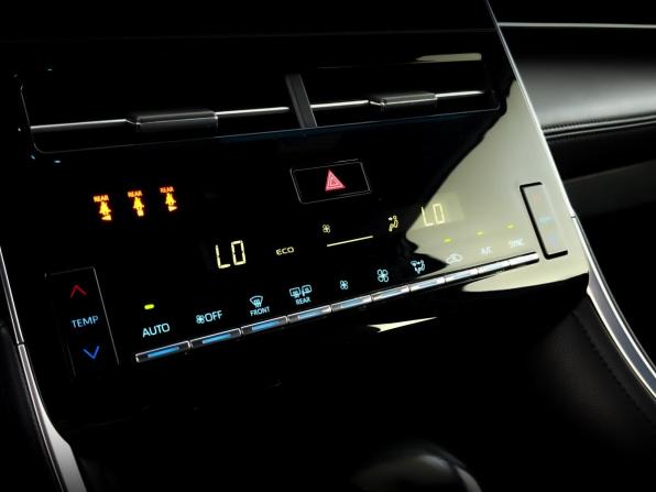 Toyota Avalon V с пробегом 2022 года, цена 3 500 000 рублей, 61953 км, седан, Автокод Объявления