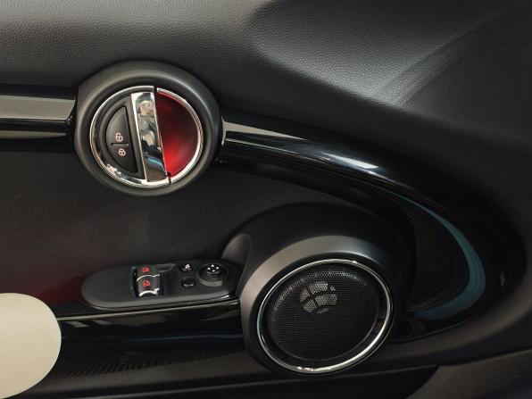 Mini Hatch III (F55/F56) Рестайлинг с пробегом 2021 года, цена 3 495 000 рублей, 14155 км, хэтчбек, Автокод Объявления