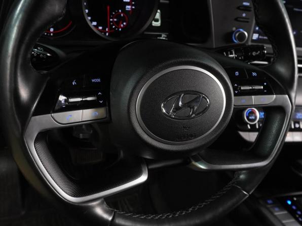 Hyundai Elantra VII (CN7) с пробегом 2022 года, цена 2 099 000 рублей, 46924 км, седан, Автокод Объявления