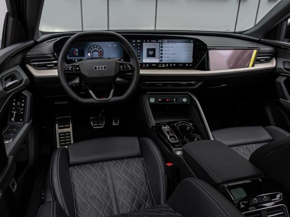 Audi Q5 III с пробегом 2025 года, цена 6 155 000 рублей, 130 км, внедорожник, Автокод Объявления