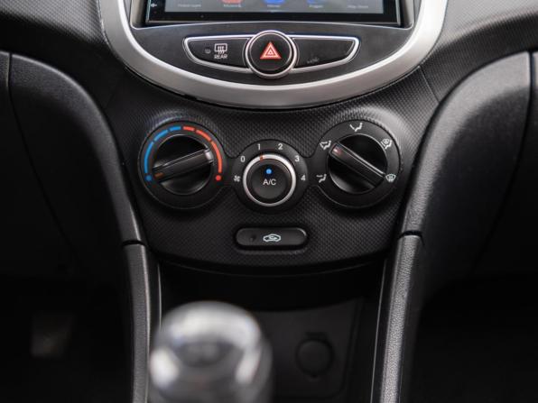 Hyundai Solaris I с пробегом 2013 года, цена 869 000 рублей, 175715 км, седан, Автокод Объявления