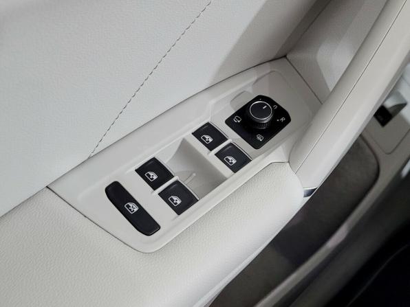 Volkswagen Tiguan II с пробегом 2017 года, цена 1 930 000 рублей, 245238 км, внедорожник, Автокод Объявления