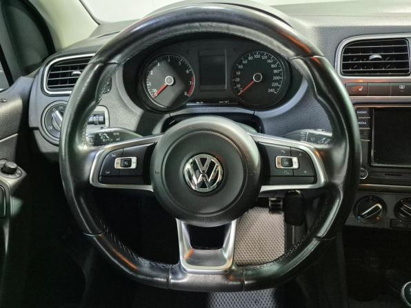 Volkswagen Polo V Рестайлинг с пробегом 2018 года, цена 1 020 000 рублей, 170000 км, седан, Автокод Объявления