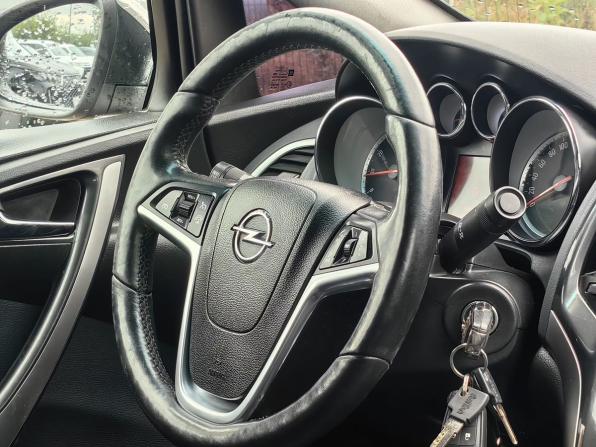 Opel Astra J Рестайлинг с пробегом 2012 года, цена 559 000 рублей, 208000 км, седан, Автокод Объявления