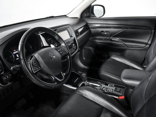 Mitsubishi Outlander III Рестайлинг 2 с пробегом 2017 года, цена 1 690 000 рублей, 194000 км, внедорожник, Автокод Объявления