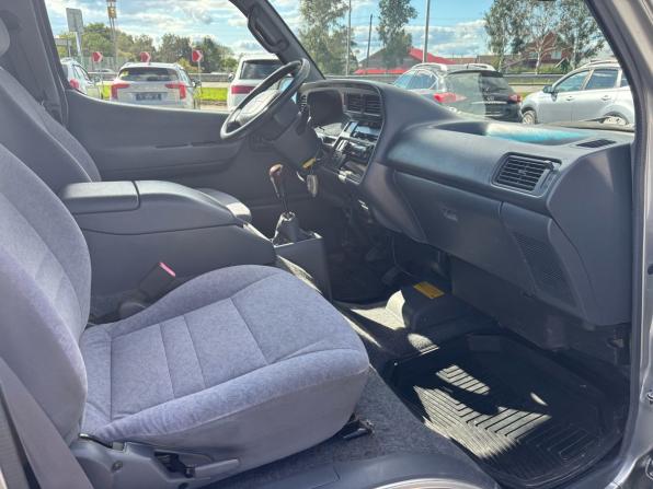 Toyota HiAce H100 с пробегом 2003 года, цена 1 090 000 рублей, 235445 км, минивэн, Автокод Объявления