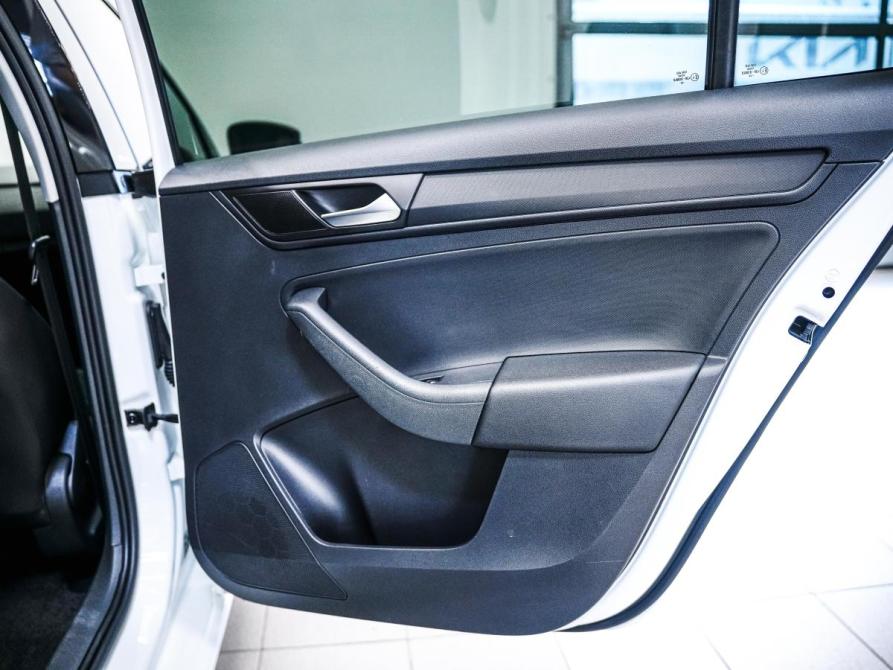 Volkswagen Polo VI Красноярск  - изображение 25