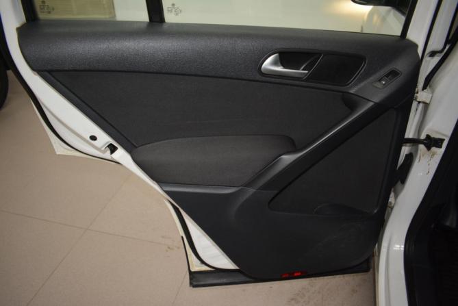 Volkswagen Tiguan I Рестайлинг с пробегом 2012 года, цена 989 000 рублей, 244000 км, внедорожник, Автокод Объявления