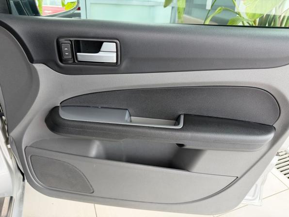 Ford Focus II Рестайлинг с пробегом 2010 года, цена 695 000 рублей, 185992 км, седан, Автокод Объявления
