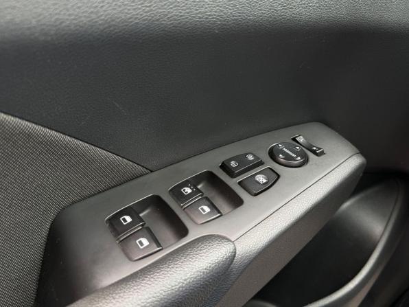 Hyundai Solaris II с пробегом 2017 года, цена 1 179 000 рублей, 92000 км, седан, Автокод Объявления