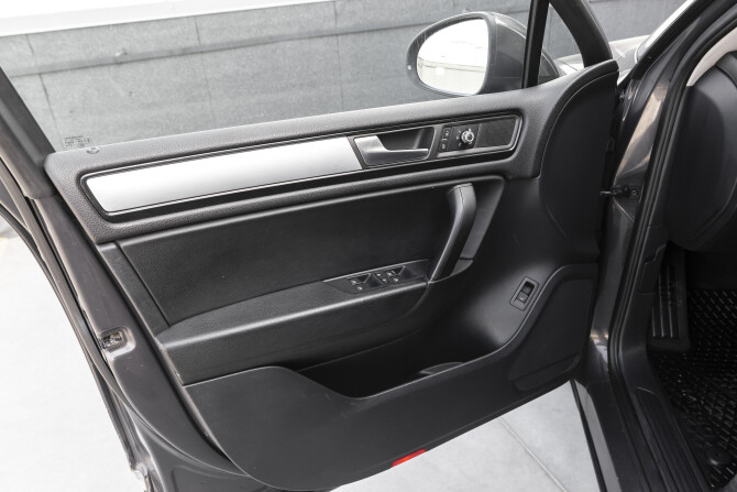 Volkswagen Touareg II с пробегом 2012 года, цена 1 720 000 рублей, 240232 км, внедорожник, Автокод Объявления