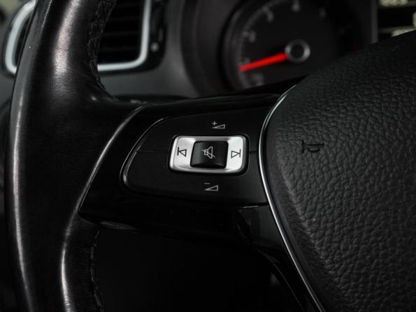 Volkswagen Polo V Рестайлинг с пробегом 2017 года, цена 1 339 000 рублей, 103093 км, седан, Автокод Объявления
