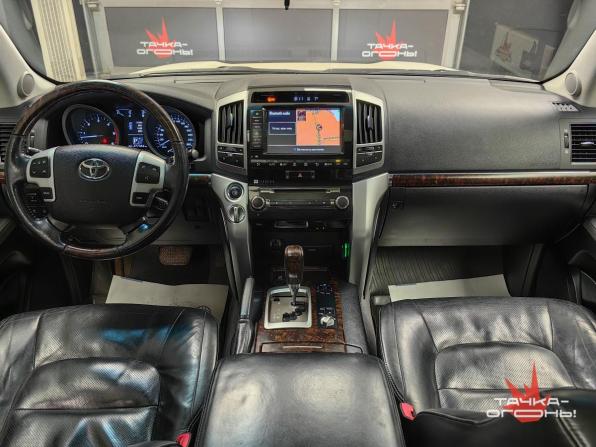 Toyota Land Cruiser 200 Series Рестайлинг 1 с пробегом 2013 года, цена 3 048 000 рублей, 270000 км, внедорожник, Автокод Объявления