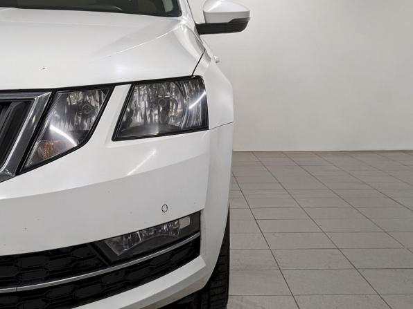 Skoda Octavia III (A7) Рестайлинг с пробегом 2019 года, цена 1 390 000 рублей, 204016 км, лифтбек, Автокод Объявления