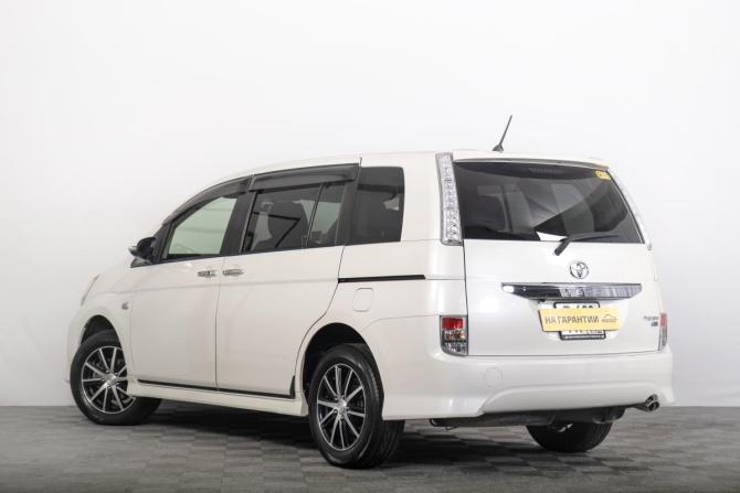 Toyota ISis I Рестайлинг с пробегом 2014 года, цена 1 629 000 рублей, 141000 км, компактвэн, Автокод Объявления