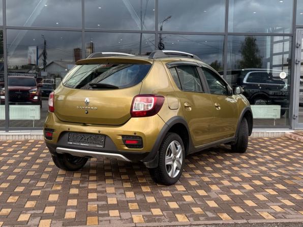 Renault Sandero II с пробегом 2015 года, цена 946 000 рублей, 99720 км, хэтчбек, Автокод Объявления