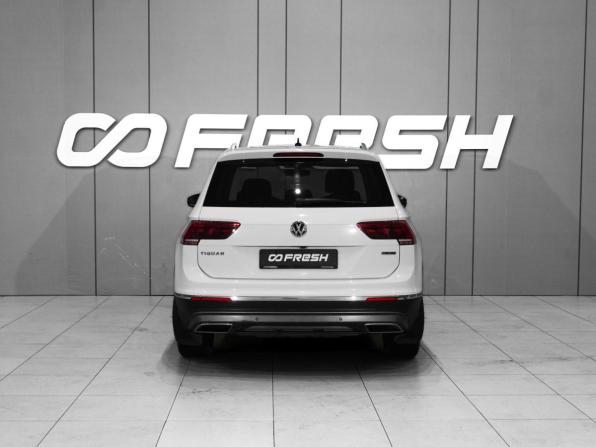 Volkswagen Tiguan II с пробегом 2018 года, цена 1 878 000 рублей, 245306 км, внедорожник, Автокод Объявления