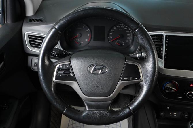 Hyundai Solaris II с пробегом 2017 года, цена 1 299 000 рублей, 112232 км, седан, Автокод Объявления