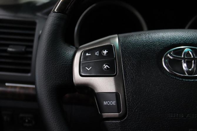 Toyota Land Cruiser 200 Series с пробегом 2010 года, цена 2 480 650 рублей, 541840 км, внедорожник, Автокод Объявления