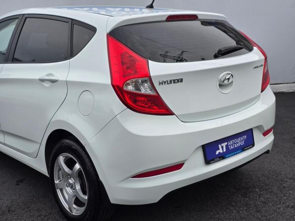 Hyundai Solaris I Рестайлинг с пробегом 2015 года, цена 999 000 рублей, 143310 км, хэтчбек, Автокод Объявления