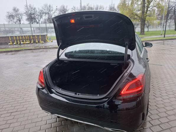 Mercedes-Benz C-Класс IV (W205) Рестайлинг с пробегом 2018 года, цена 2 930 000 рублей, 92156 км, седан, Автокод Объявления