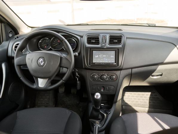 Renault Logan II с пробегом 2017 года, цена 708 000 рублей, 127668 км, седан, Автокод Объявления
