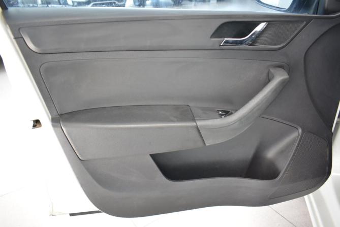 Skoda Rapid I с пробегом 2016 года, цена 849 000 рублей, 165000 км, лифтбек, Автокод Объявления