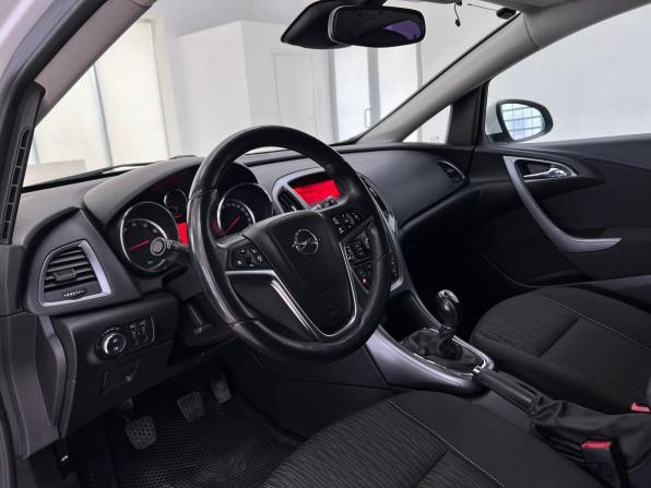 Opel Astra J Рестайлинг с пробегом 2013 года, цена 785 000 рублей, 113325 км, хэтчбек, Автокод Объявления