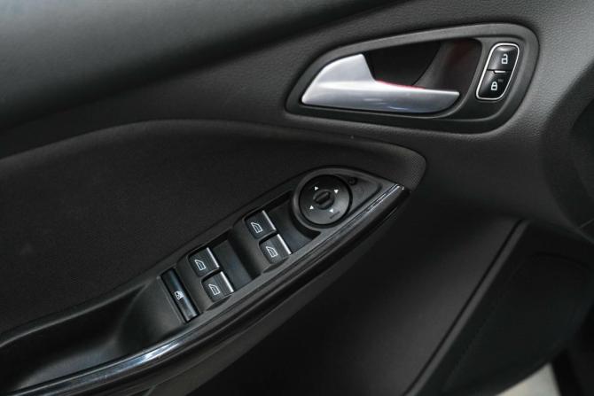 Ford Focus III Рестайлинг с пробегом 2017 года, цена 1 400 000 рублей, 87409 км, хэтчбек, Автокод Объявления