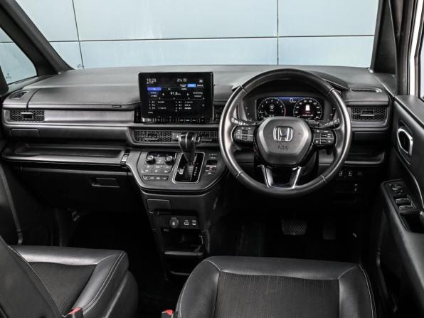 Honda Stepwgn VI с пробегом 2022 года, цена 2 899 000 рублей, 24039 км, минивэн, Автокод Объявления