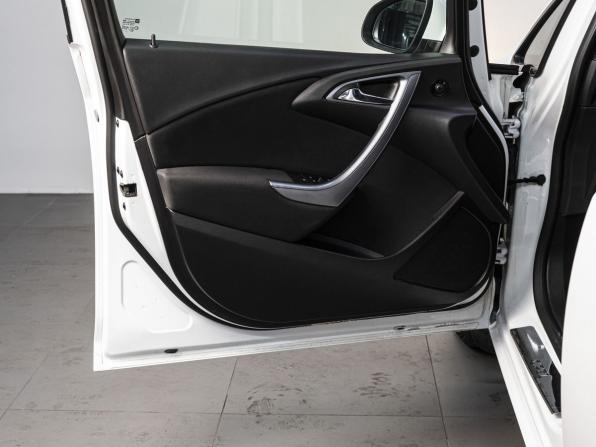 Opel Astra J Рестайлинг с пробегом 2014 года, цена 750 000 рублей, 174550 км, седан, Автокод Объявления