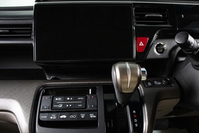 Honda Stepwgn V с пробегом 2015 года, цена 1 799 000 рублей, 154873 км, минивэн, Автокод Объявления