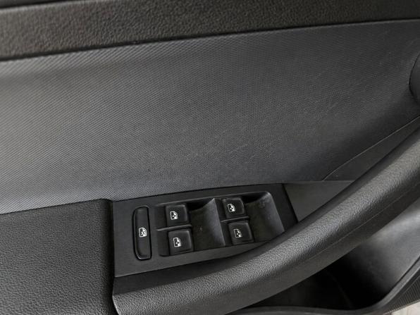 Skoda Rapid I с пробегом 2015 года, цена 679 000 рублей, 318693 км, лифтбек, Автокод Объявления