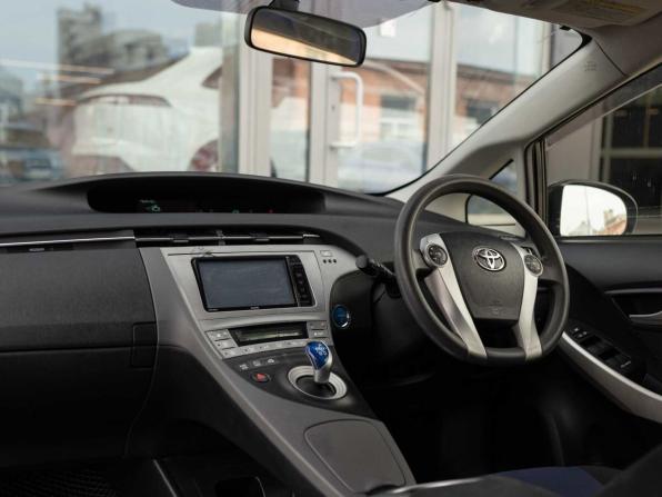 Toyota Prius III Рестайлинг (XW30) с пробегом 2013 года, цена 990 000 рублей, 224539 км, лифтбек, Автокод Объявления