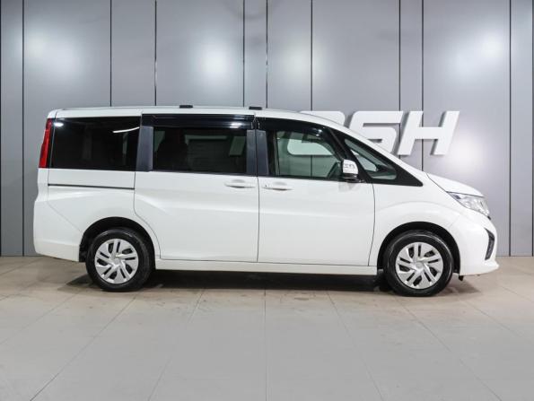 Honda Stepwgn V с пробегом 2017 года, цена 1 909 000 рублей, 41781 км, минивэн, Автокод Объявления
