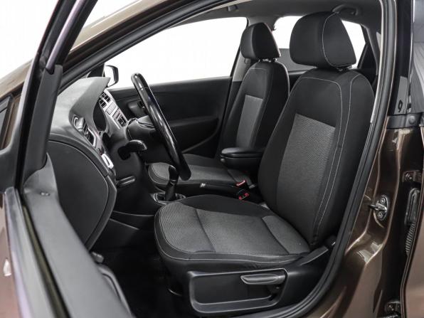 Volkswagen Polo V Рестайлинг с пробегом 2016 года, цена 1 049 000 рублей, 130038 км, седан, Автокод Объявления